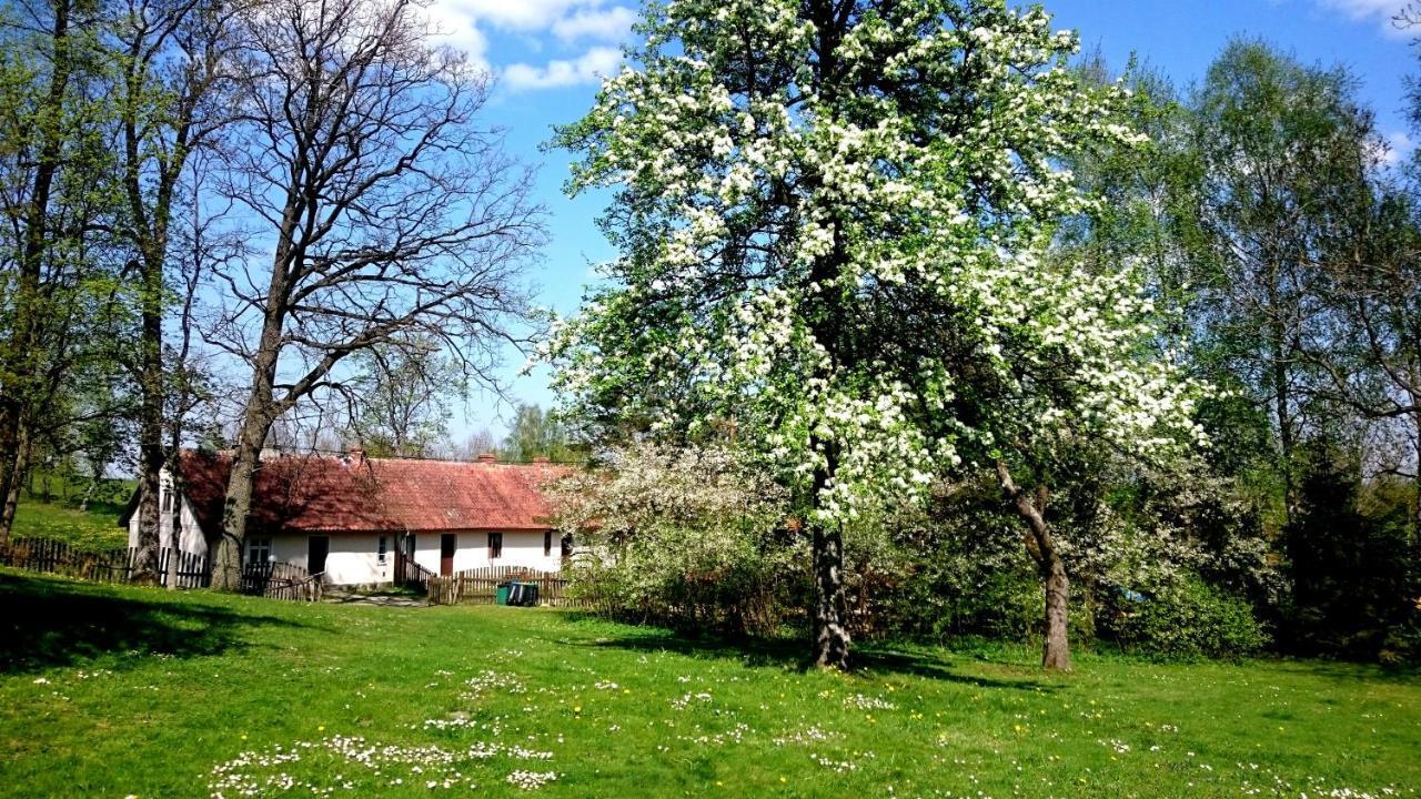 Dworek Szarki Esterno foto